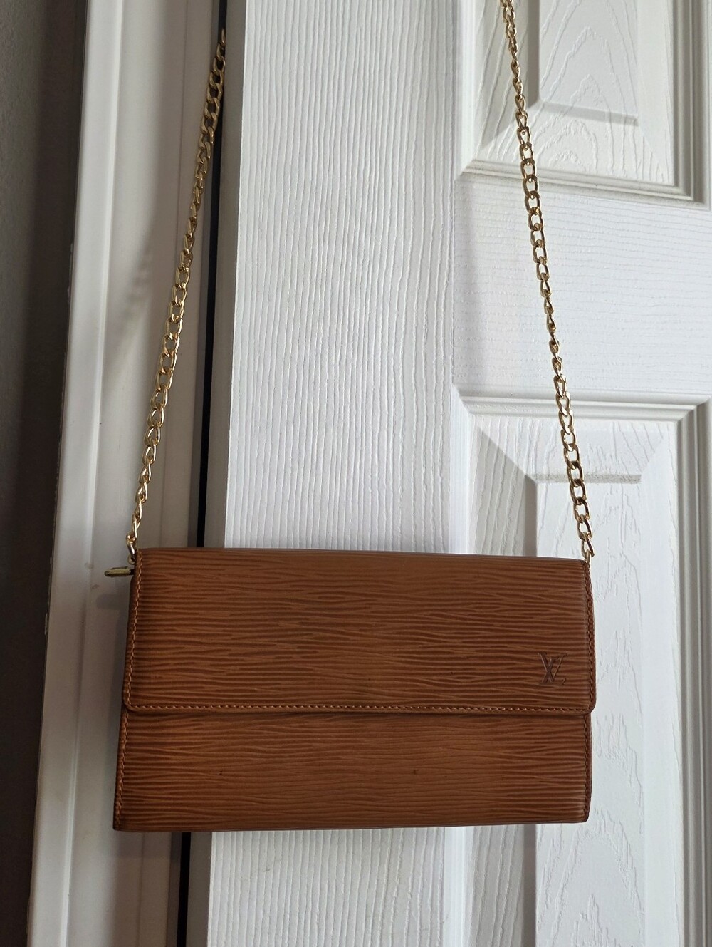 Louis Vuitton women's Kenya Brown Sarah   Textured Leather Wallet With COA